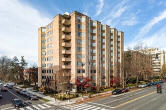 2800 Wisconsin Ave NW in Washington, DC - Building Photo - Primary Photo