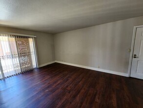 5020 Indian River Dr in Las Vegas, NV - Building Photo - Building Photo