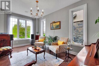 321 Trestle St in Ottawa, ON - Building Photo - Building Photo