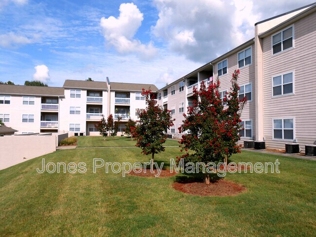 301 Country Club Dr NE in Concord, NC - Building Photo - Building Photo