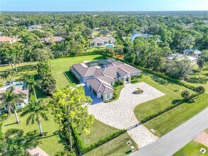 590 Carica Rd in Naples, FL - Foto de edificio - Building Photo