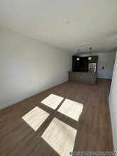 199 Gardner St, Unit 213 in Boston, MA - Foto de edificio - Building Photo