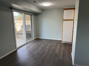 404 Teakwood Dr, Unit Apt A in Eagle Point, OR - Building Photo - Building Photo