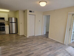 4211 Chatham Oak Ct in Tampa, FL - Building Photo - Building Photo