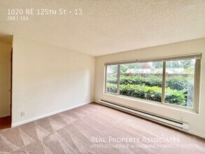 The Royal Apartments in Seattle, WA - Building Photo - Building Photo