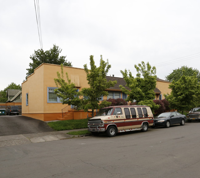 76 NE Alberta St in Portland, OR - Foto de edificio - Building Photo