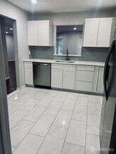 1 Upperbrook Ct in Sayreville, NJ - Building Photo - Building Photo