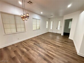 10024 Pinnacle View Pl in Las Vegas, NV - Foto de edificio - Building Photo