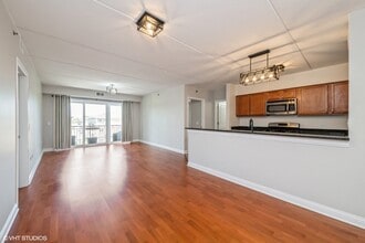 9864 Leland Ave in Schiller Park, IL - Building Photo - Building Photo