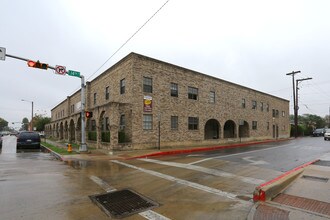 Reypres Square Apartments in Brownsville, TX - Foto de edificio - Building Photo