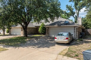 Garden Terrace I Duplexes in Dallas, TX - Building Photo