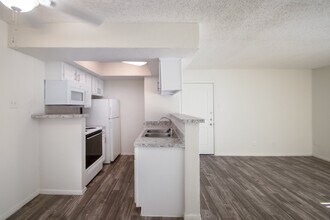 Canyon Creek in Dallas, TX - Building Photo - Building Photo