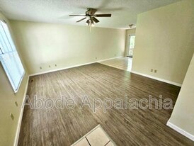 269 Peach Orchard Dr in Pikeville, KY - Building Photo