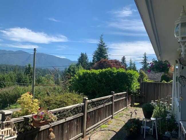 860 Jefferson Av in West Vancouver, BC - Building Photo - Building Photo