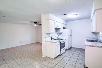 10310 Little Pebble Dr in Austin, TX - Building Photo - Building Photo