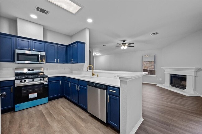8943 W Hove Loop in Austin, TX - Building Photo - Building Photo