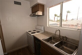 380 N 13th St in Las Vegas, NV - Building Photo - Building Photo