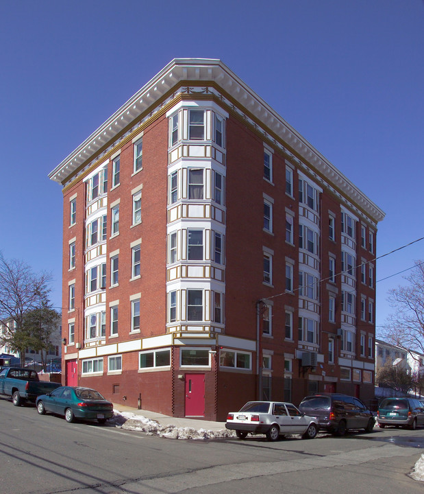 235 E Dwight St in Holyoke, MA - Building Photo