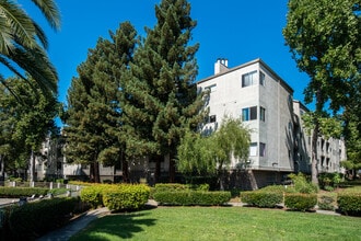 Bridgeporte in Hayward, CA - Foto de edificio - Building Photo