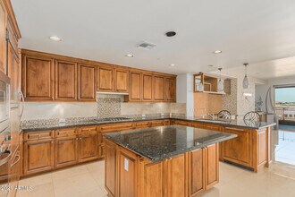 7175 E Camelback Rd in Scottsdale, AZ - Building Photo - Building Photo