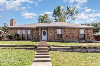 1215 N Slope in Carrollton, TX - Building Photo - Building Photo