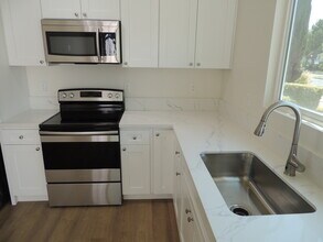 22851 Valerio St, Unit ADU Apartment in West Hills, CA - Building Photo - Building Photo