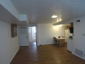 14, 14A, 16 N. Russell St. in West Lafayette, IN - Foto de edificio - Interior Photo