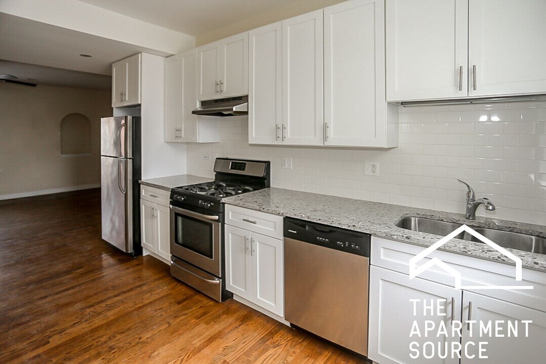 1821 W Leland Ave in Chicago, IL - Building Photo