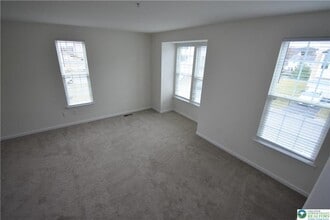 12 Yellow Rose Ln in Easton, PA - Building Photo - Building Photo