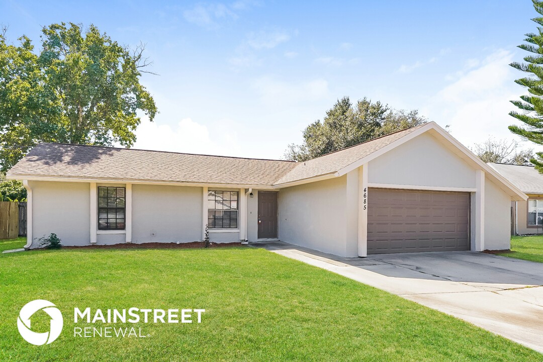 4685 Greenhill St in Cocoa, FL - Foto de edificio