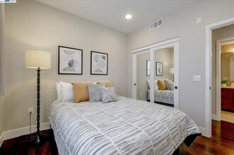 2741 5th St, Unit 2741 in Alameda, CA - Foto de edificio - Building Photo