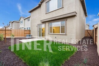 8540 Anker Wy in Elk Grove, CA - Building Photo - Building Photo