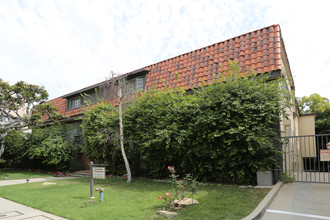 1420 Camden Ave in Los Angeles, CA - Foto de edificio - Building Photo