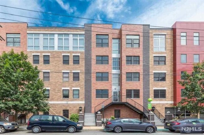 650 2nd St-Unit -4A in Hoboken, NJ - Building Photo - Building Photo
