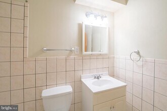 1128 E Passyunk Ave in Philadelphia, PA - Building Photo - Building Photo
