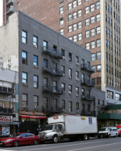 330 8th Ave in New York, NY - Building Photo - Building Photo