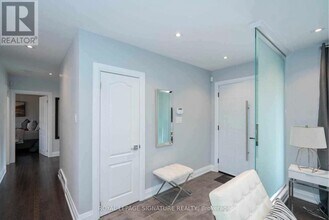 2 Groveland Crescent in Toronto, ON - Building Photo - Building Photo