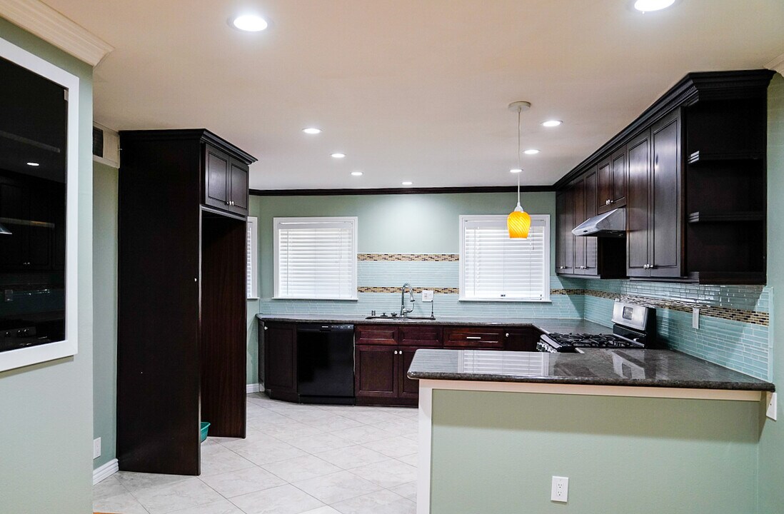 142 E Emerson Ave in Monterey Park, CA - Building Photo