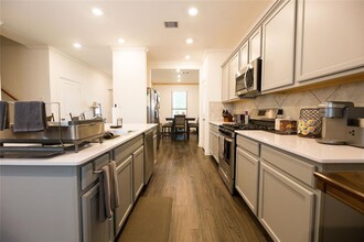 5447 Tourmaline Wy in Brookshire, TX - Foto de edificio - Building Photo