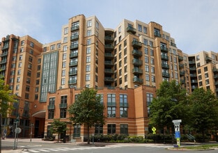 2720 S Arlington Mill Dr, Unit 402 in Arlington, VA - Building Photo - Building Photo