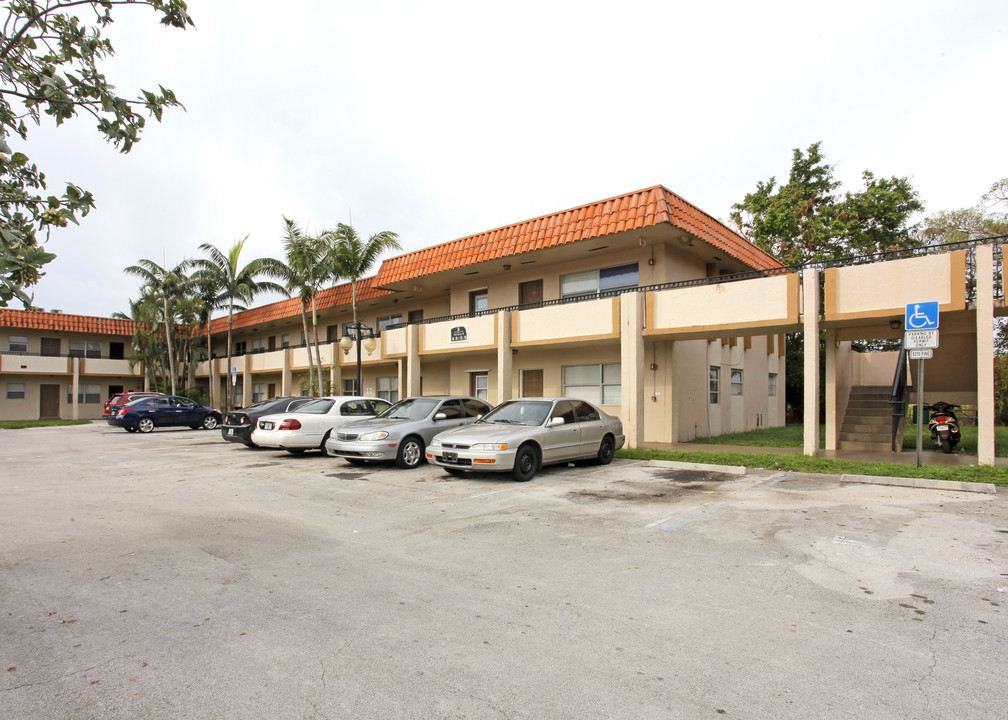 22 Units of Atlantic Palms in Margate, FL - Building Photo