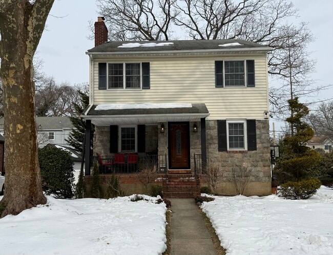 property at 20 Mayfair Ct