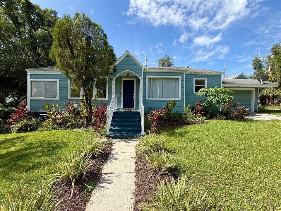 800 W Frances Ave in Tampa, FL - Building Photo