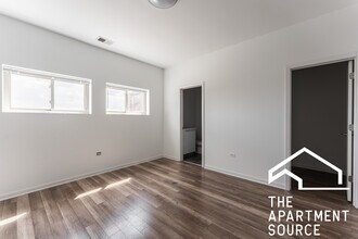 2700 W North Ave, Unit 203 in Chicago, IL - Building Photo - Building Photo