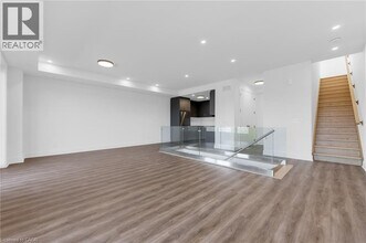 146 EVERETT Cmn in St Catharines, ON - Building Photo - Building Photo