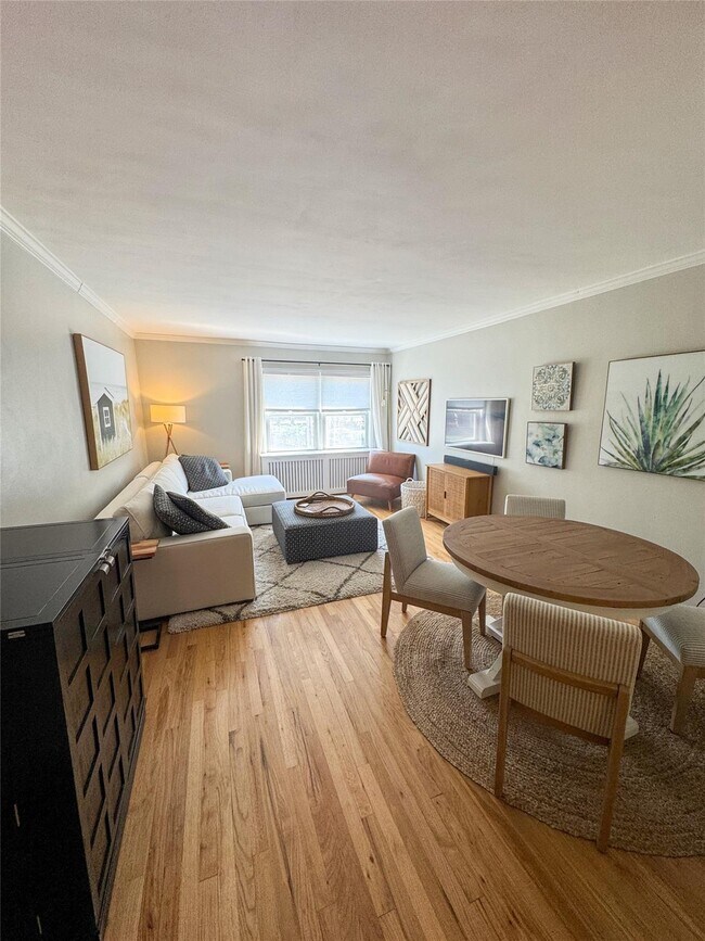 45 Grand Ave in Rockville Centre, NY - Building Photo - Building Photo
