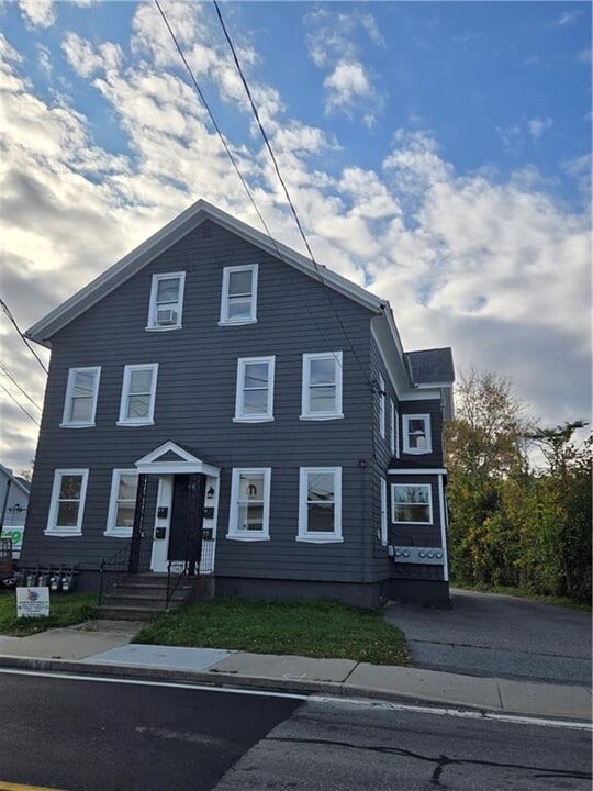 193 Child St in Warren, RI - Building Photo