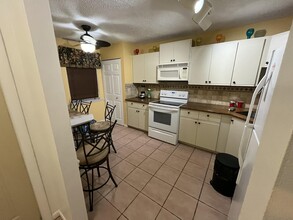 172 Meadows Dr in Boynton Beach, FL - Building Photo - Building Photo