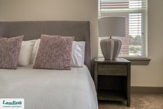 300 Enclave Dr, Unit 2418 in Conroe, TX - Foto de edificio - Building Photo