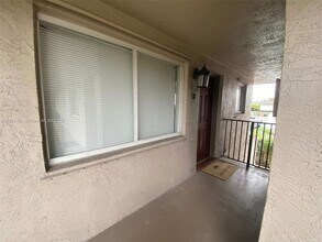 3050 NE 5th Terrace, Unit 10 in Wilton Manors, FL - Building Photo - Building Photo